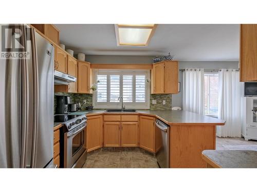 3153 Paris Street Unit# 152, Penticton, BC - Indoor Photo Showing Kitchen With Stainless Steel Kitchen