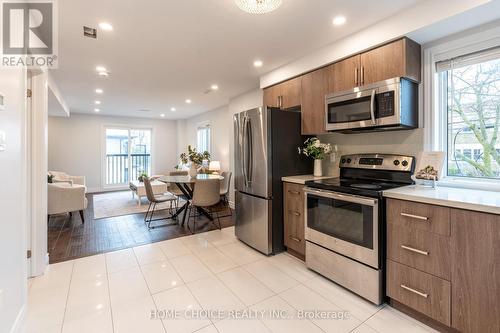 #2 -122 Courtland Ave E, Kitchener, ON - Indoor Photo Showing Kitchen With Stainless Steel Kitchen With Upgraded Kitchen