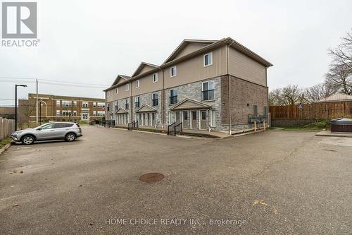 2 - 122 Courtland Avenue E, Kitchener, ON - Outdoor