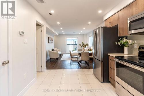 2 - 122 Courtland Avenue E, Kitchener, ON - Indoor Photo Showing Kitchen With Stainless Steel Kitchen With Upgraded Kitchen