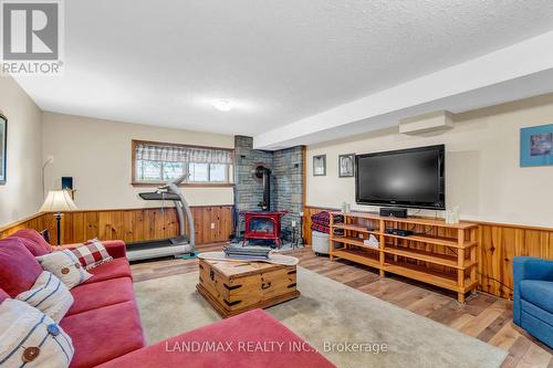 516236 County Rd 124 Road, Melancthon, ON - Indoor Photo Showing Living Room