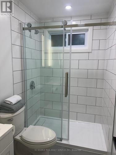1126 Prince Philip Drive, London, ON - Indoor Photo Showing Bathroom