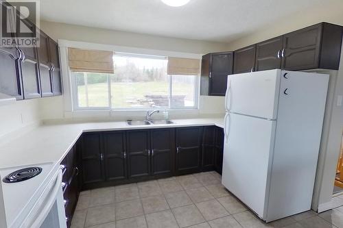 44 Dieppe Ave, Elliot Lake, ON - Indoor Photo Showing Kitchen With Double Sink