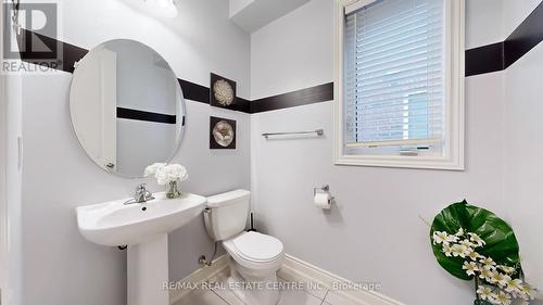 9 Pellegrino Road, Brampton, ON - Indoor Photo Showing Bathroom