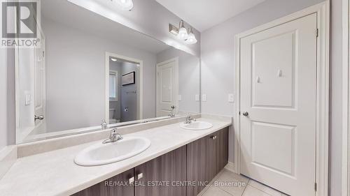 9 Pellegrino Rd, Brampton, ON - Indoor Photo Showing Bathroom