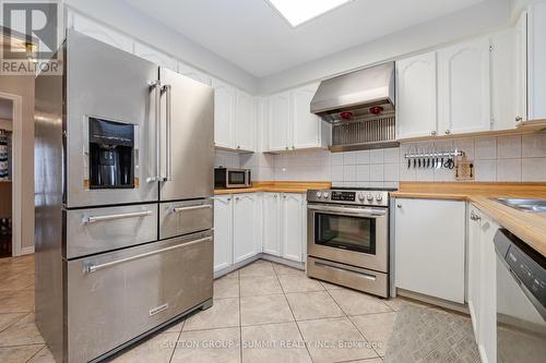 4238 Treetop Crescent, Mississauga, ON - Indoor Photo Showing Kitchen With Double Sink