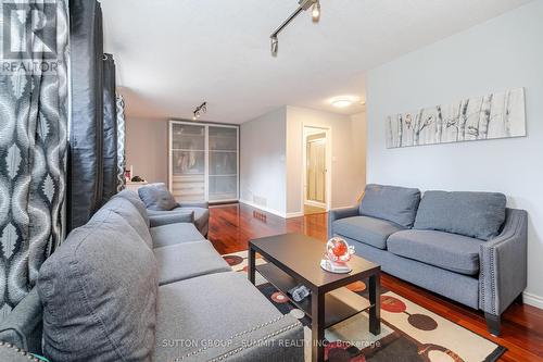 4238 Treetop Crescent, Mississauga, ON - Indoor Photo Showing Living Room