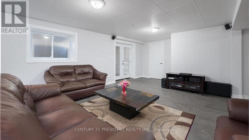 114 Pike Street, Northern Bruce Peninsula, ON - Indoor Photo Showing Living Room