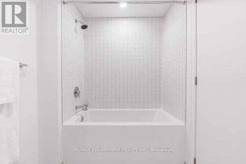 1111 - 1 Jarvis Street, Hamilton, ON - Indoor Photo Showing Bathroom