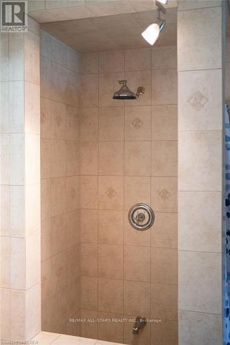 51 Sugarbush Tr, Kawartha Lakes, ON - Indoor Photo Showing Bathroom