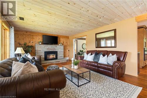51 Sugarbush Tr, Kawartha Lakes, ON - Indoor Photo Showing Living Room With Fireplace