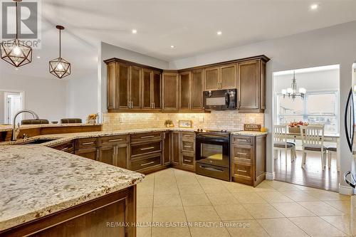 44 Albine St, Asphodel-Norwood, ON - Indoor Photo Showing Kitchen With Upgraded Kitchen