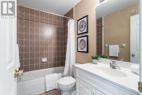 2236 Turnberry Rd, Burlington, ON - Indoor Photo Showing Bathroom