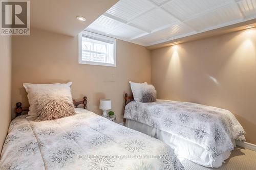 2236 Turnberry Rd, Burlington, ON - Indoor Photo Showing Bedroom