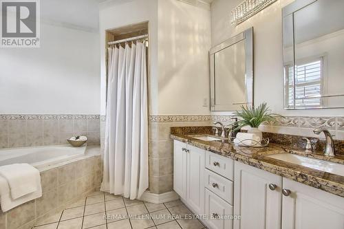 10 Royal Springs Crescent, Brampton, ON - Indoor Photo Showing Bathroom