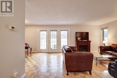 2644 Kinnerton Cres, Mississauga, ON - Indoor Photo Showing Living Room With Fireplace