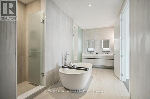 702 - 55 Port Street E, Mississauga, ON - Indoor Photo Showing Bathroom