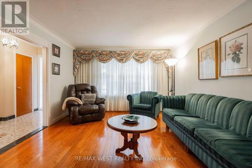 1516 Lawrence Ave W, Toronto, ON - Indoor Photo Showing Living Room