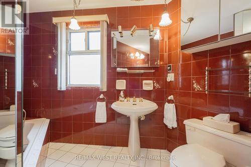 1516 Lawrence Ave W, Toronto, ON - Indoor Photo Showing Bathroom