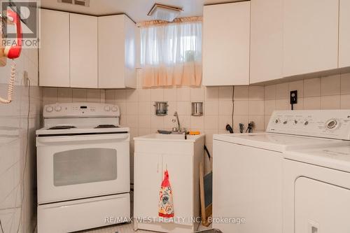 1516 Lawrence Ave W, Toronto, ON - Indoor Photo Showing Laundry Room