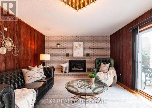 1638 Chester Dr, Caledon, ON - Indoor Photo Showing Living Room With Fireplace