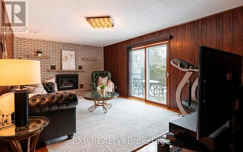 1638 Chester Dr, Caledon, ON - Indoor With Fireplace