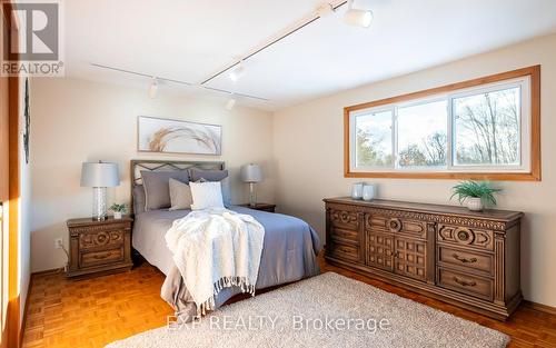 1638 Chester Drive, Caledon, ON - Indoor Photo Showing Bedroom