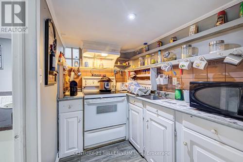 6 Eastern Avenue, Brampton, ON - Indoor Photo Showing Kitchen