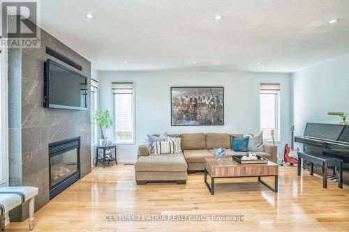 63 Mallard Marsh Cres, Richmond Hill, ON - Indoor Photo Showing Living Room With Fireplace