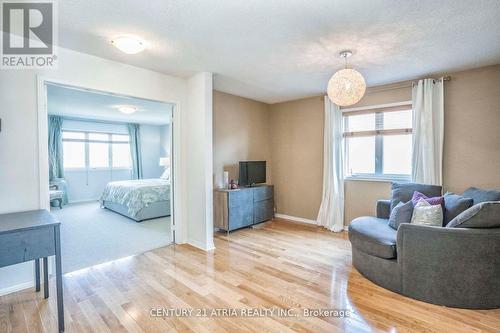 63 Mallard Marsh Crescent, Richmond Hill, ON - Indoor Photo Showing Living Room