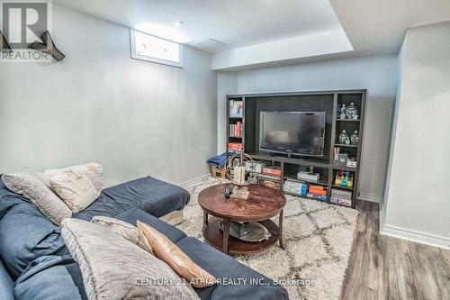 63 Mallard Marsh Crescent, Richmond Hill, ON - Indoor Photo Showing Living Room