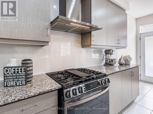 10 Speckled Alder St, Caledon, ON - Indoor Photo Showing Kitchen With Upgraded Kitchen