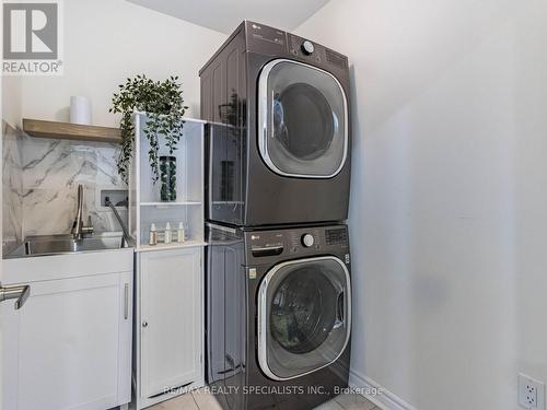 10 Speckled Alder St, Caledon, ON - Indoor Photo Showing Laundry Room