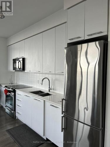 #1521 -9471 Yonge St, Richmond Hill, ON - Indoor Photo Showing Kitchen With Double Sink With Upgraded Kitchen