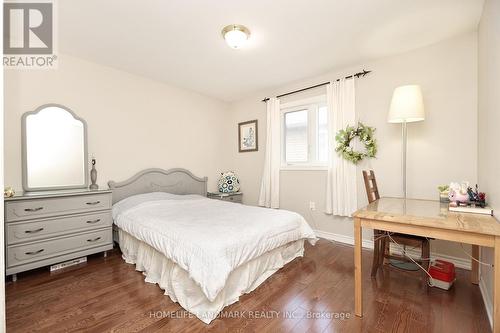 14 Orville Hand Crt, Bradford West Gwillimbury, ON - Indoor Photo Showing Bedroom