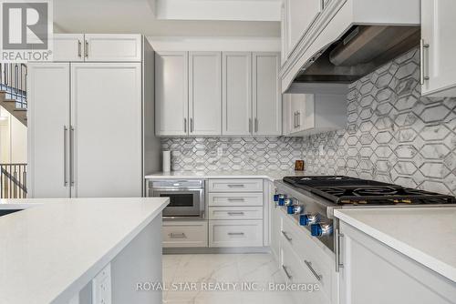 9 Sanford Circle, Springwater, ON - Indoor Photo Showing Kitchen With Upgraded Kitchen
