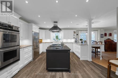 9 Bridle Path, Oro-Medonte, ON - Indoor Photo Showing Kitchen With Stainless Steel Kitchen With Upgraded Kitchen