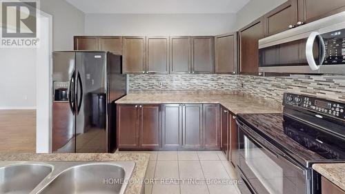 15 Orleans Ave, Barrie, ON - Indoor Photo Showing Kitchen With Double Sink With Upgraded Kitchen
