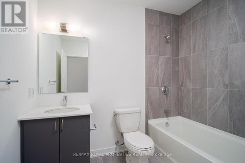 103 - 56 Lakeside Terrace, Barrie, ON - Indoor Photo Showing Bathroom