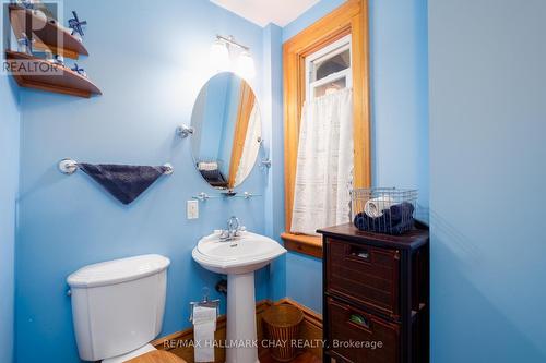 929 Yonge St, Barrie, ON - Indoor Photo Showing Bathroom