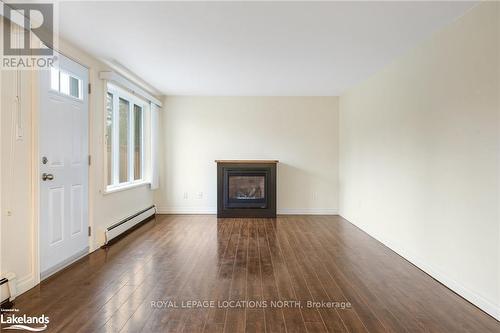 95 Betty Boulevard, Wasaga Beach, ON - Indoor Photo Showing Living Room With Fireplace