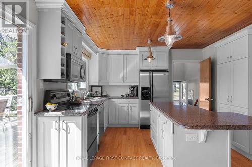 27 Shirley Avenue, Barrie, ON - Indoor Photo Showing Kitchen With Stainless Steel Kitchen With Upgraded Kitchen