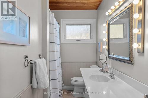 27 Shirley Ave, Barrie, ON - Indoor Photo Showing Bathroom