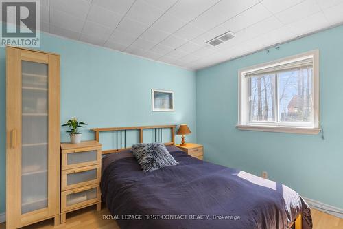 27 Shirley Avenue, Barrie, ON - Indoor Photo Showing Bedroom