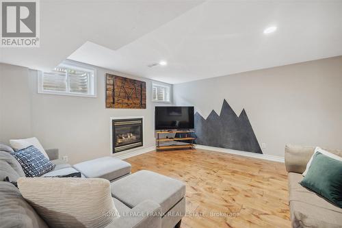 22 Campbell Dr, Uxbridge, ON - Indoor Photo Showing Living Room With Fireplace