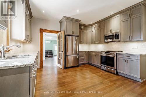 481 Homewood Avenue, Peterborough, ON - Indoor Photo Showing Kitchen With Upgraded Kitchen