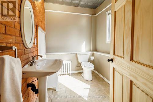 481 Homewood Avenue, Peterborough, ON - Indoor Photo Showing Bathroom
