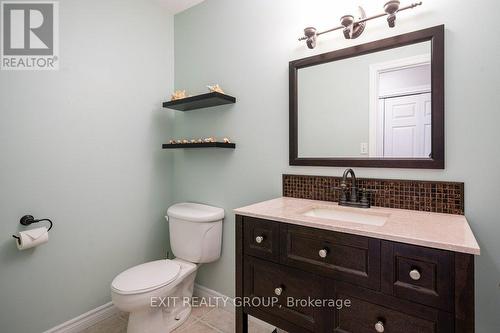 25 Simcoe Dr, Belleville, ON - Indoor Photo Showing Bathroom