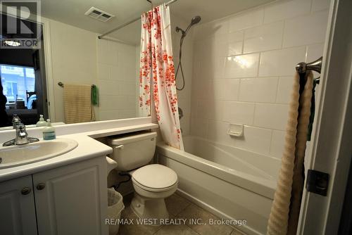 #107 -455 Rosewell Ave, Toronto, ON - Indoor Photo Showing Bathroom
