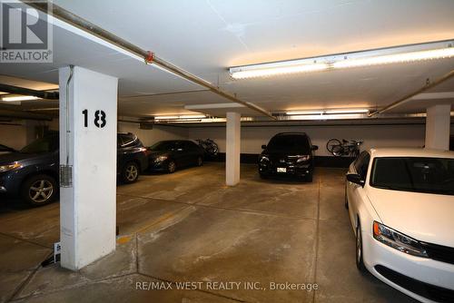 #107 -455 Rosewell Ave, Toronto, ON - Indoor Photo Showing Garage